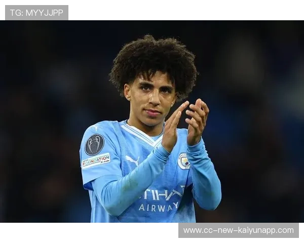 曼城青训惊艳，20岁小将改打左后卫成成功典范